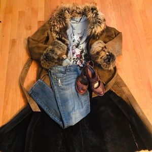 Beautiful vintage raccoon fur collar coat